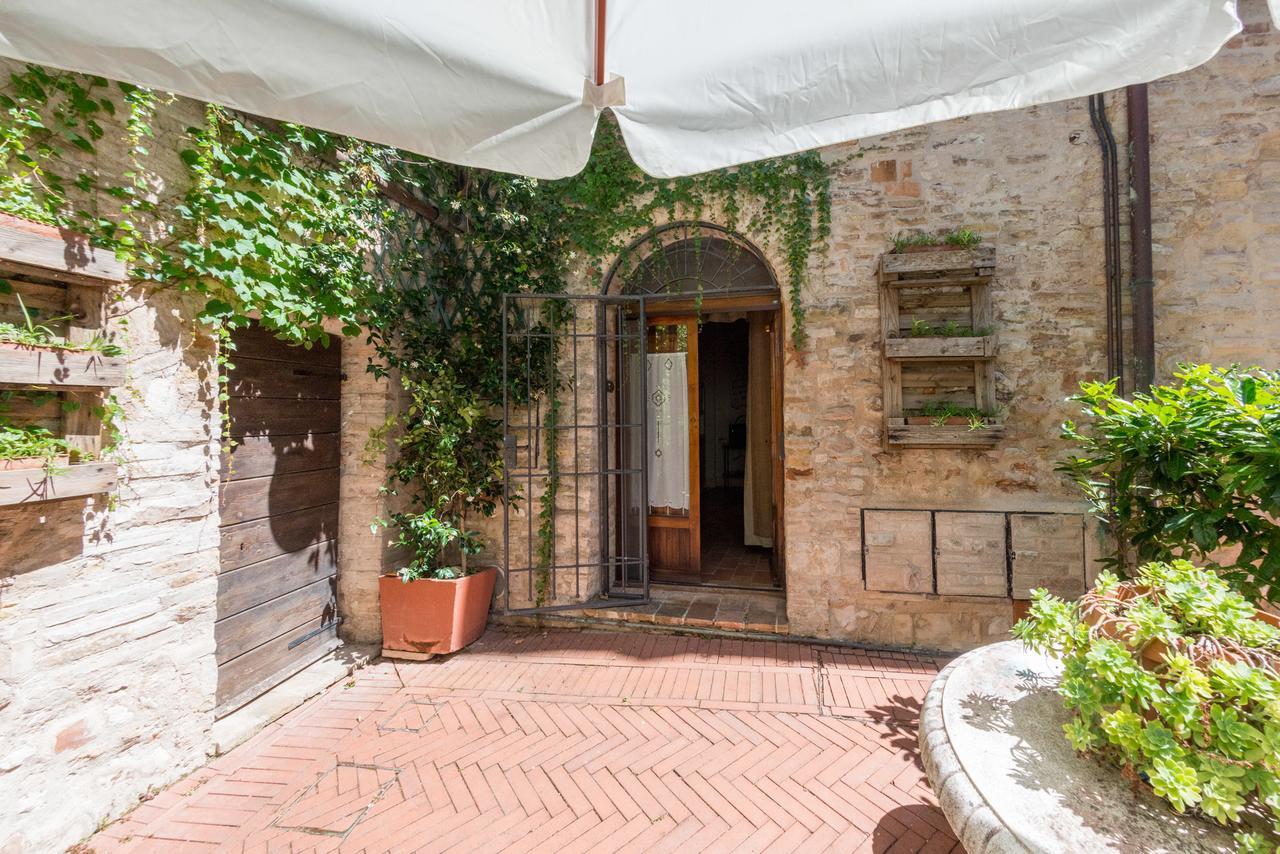 Appartamenti Turistici Vicolo S. Chiara Sassoferrato 外观 照片